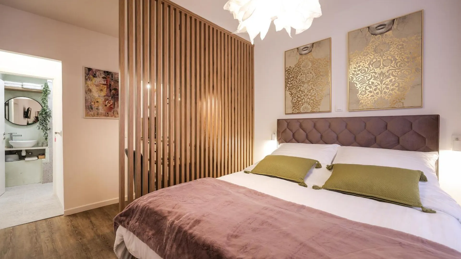 Charming Studio Apt In City Center